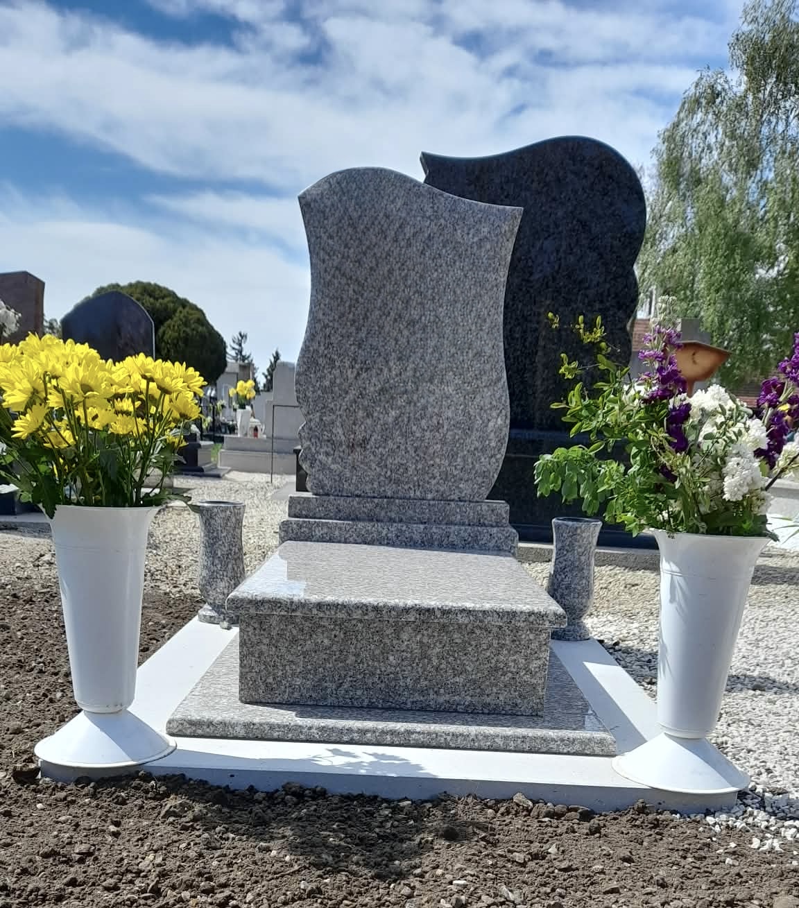 Gránit síremlék