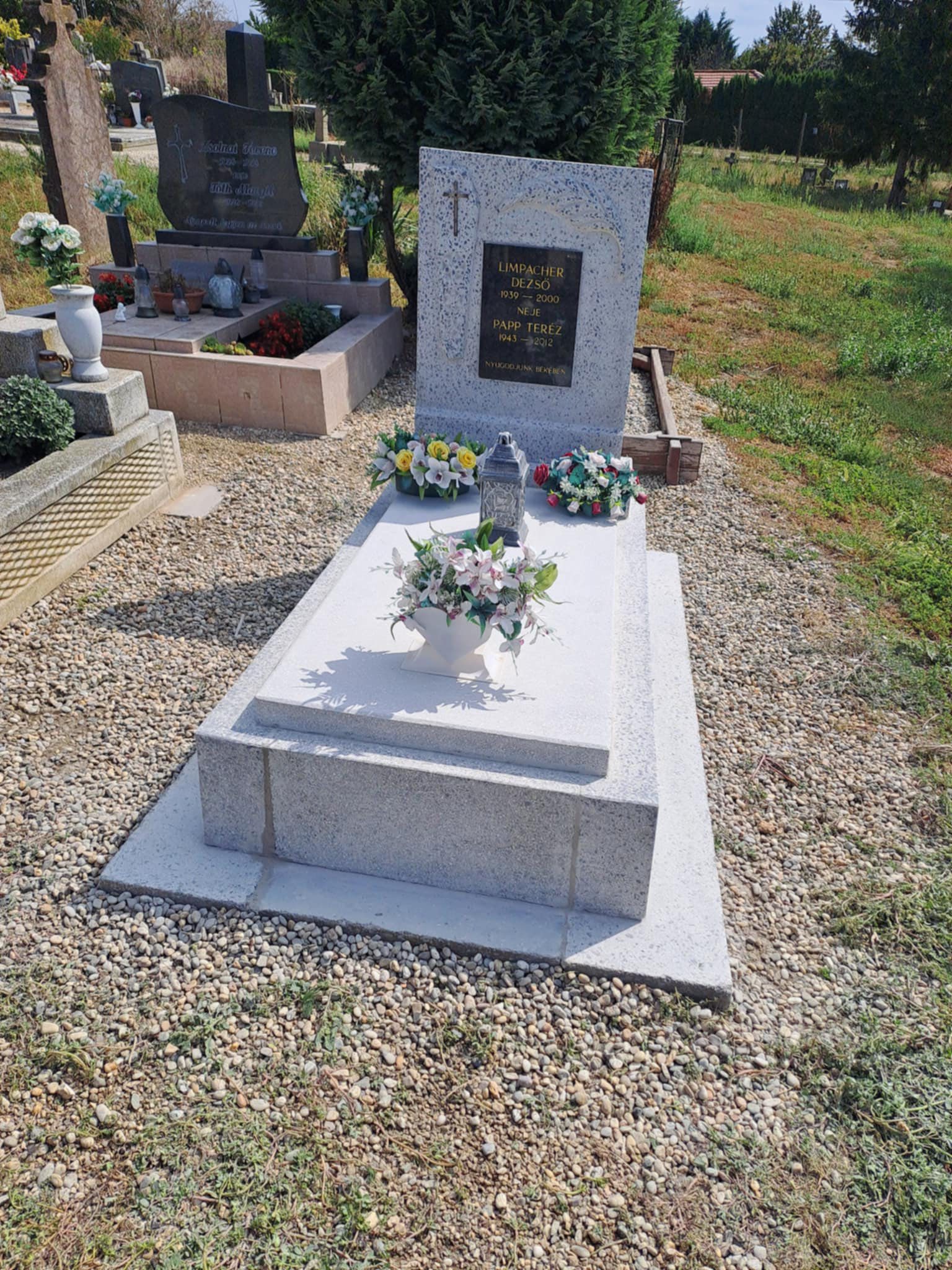 Múkőből készült sírkővek