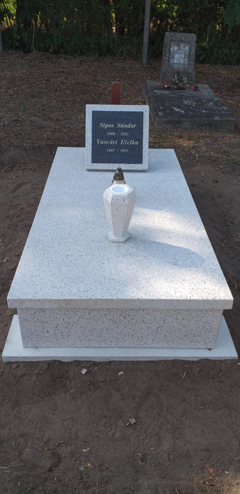 Múkőből készült sírkővek